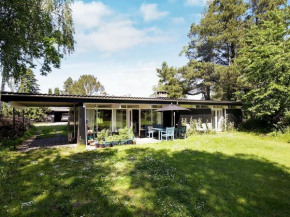 Enticing Holiday Home in Hovedstaden with Terrace in Hornbæk